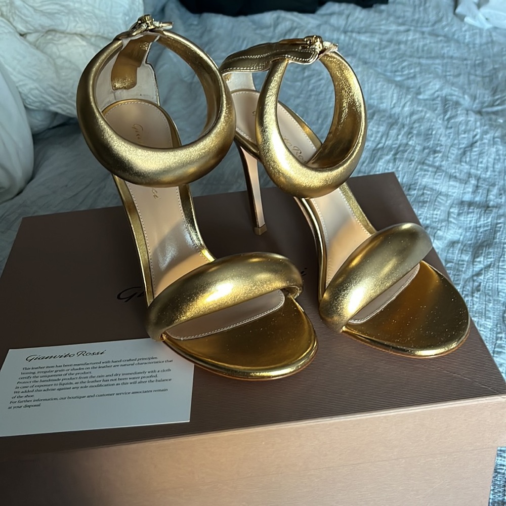 Gianvito Rossi gold heels - Picture 2 of 6
